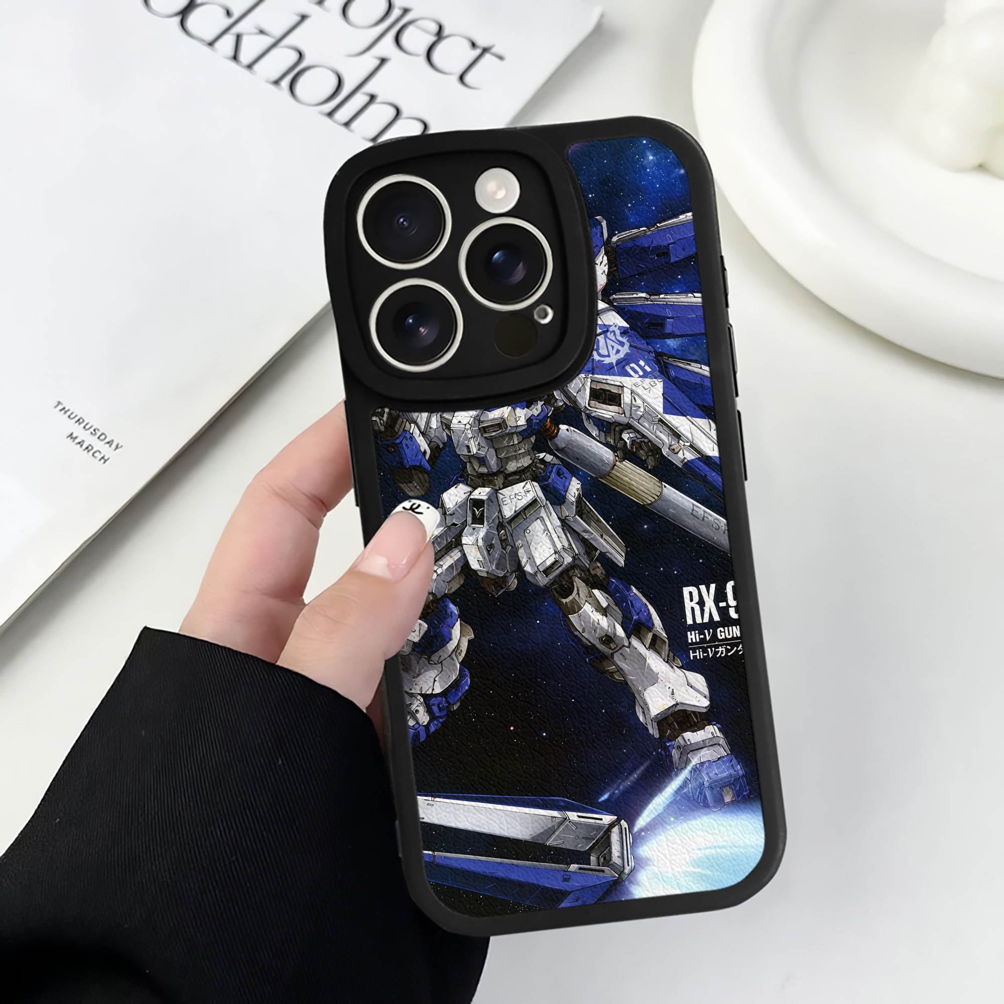 （画像用） 機動戦士ガンダム Mobile Suit Gundam 【iPhone 16シリーズ対応】シリコンスマホケース（レザー調） 材質：シリコン